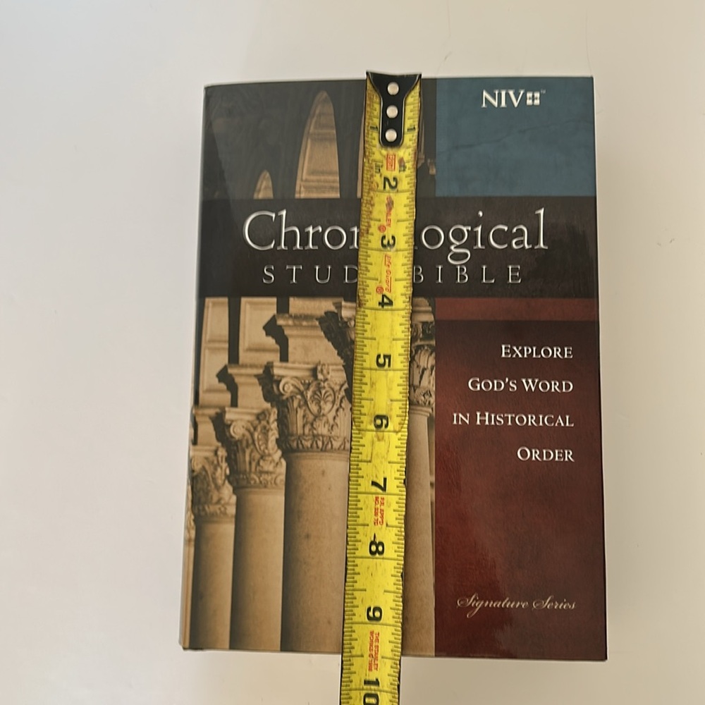 NIV, Chronological Study Bible Hardcover NWT - Picture 8 of 11